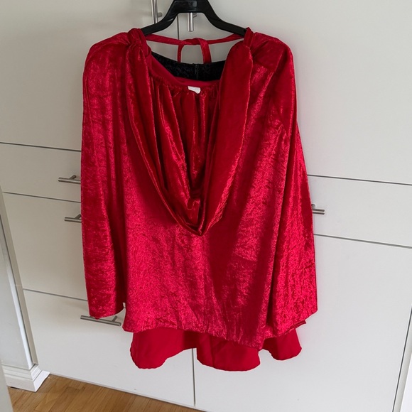 Red Riding Hood Costume - Picture 3 of 7